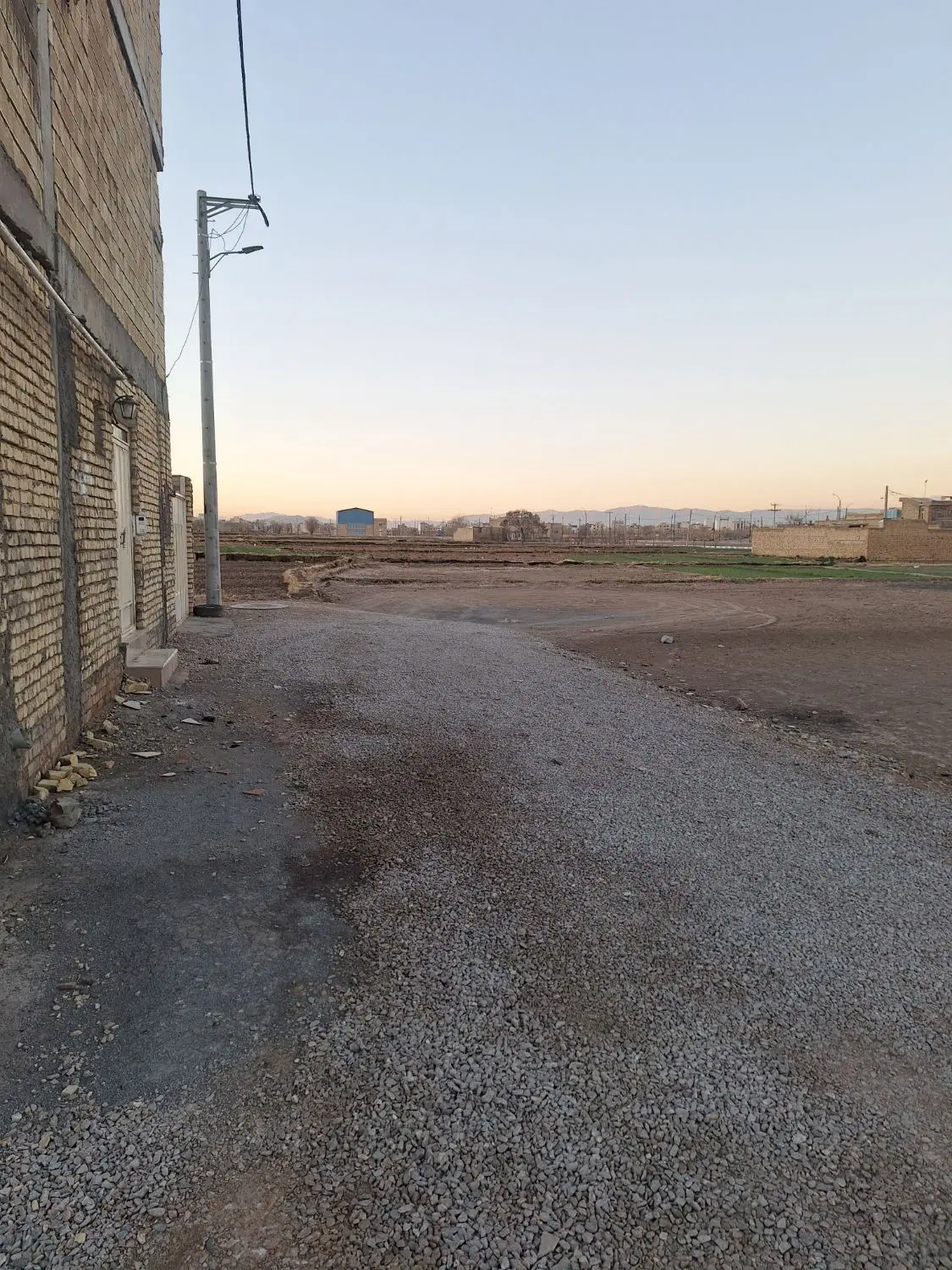 زمین کشاورزی پا به ساخت