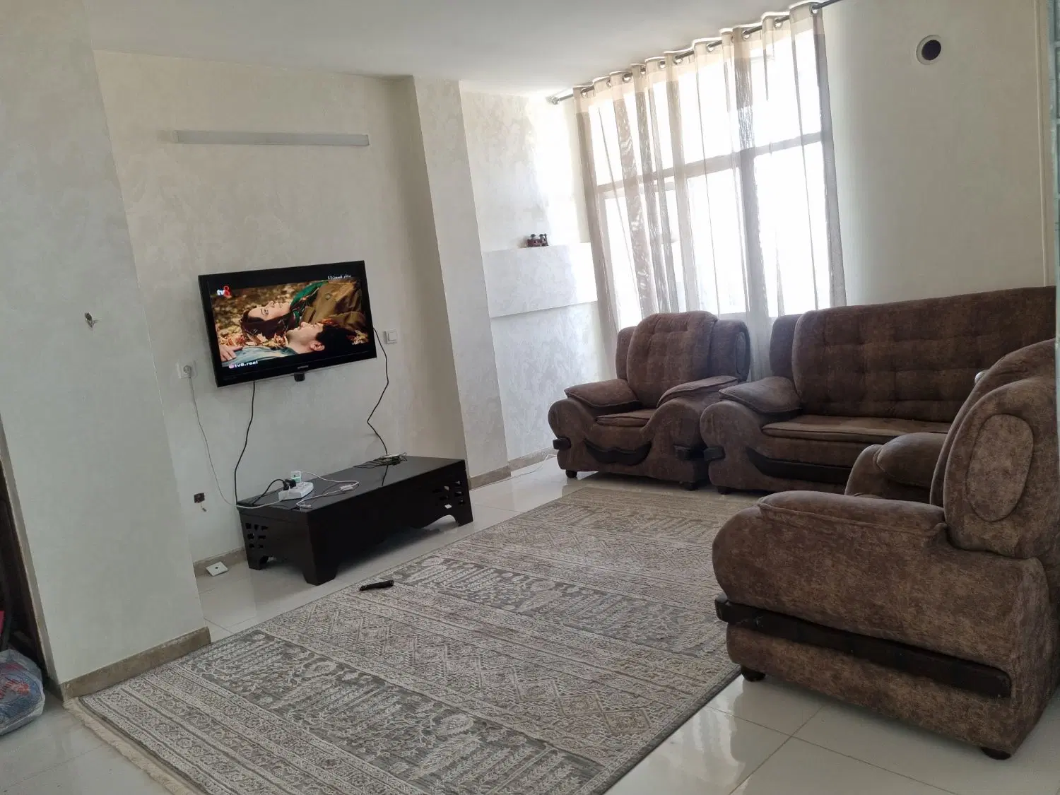 رهن و اجاره طبقه سوم نزدیک فروشگاه میلا.