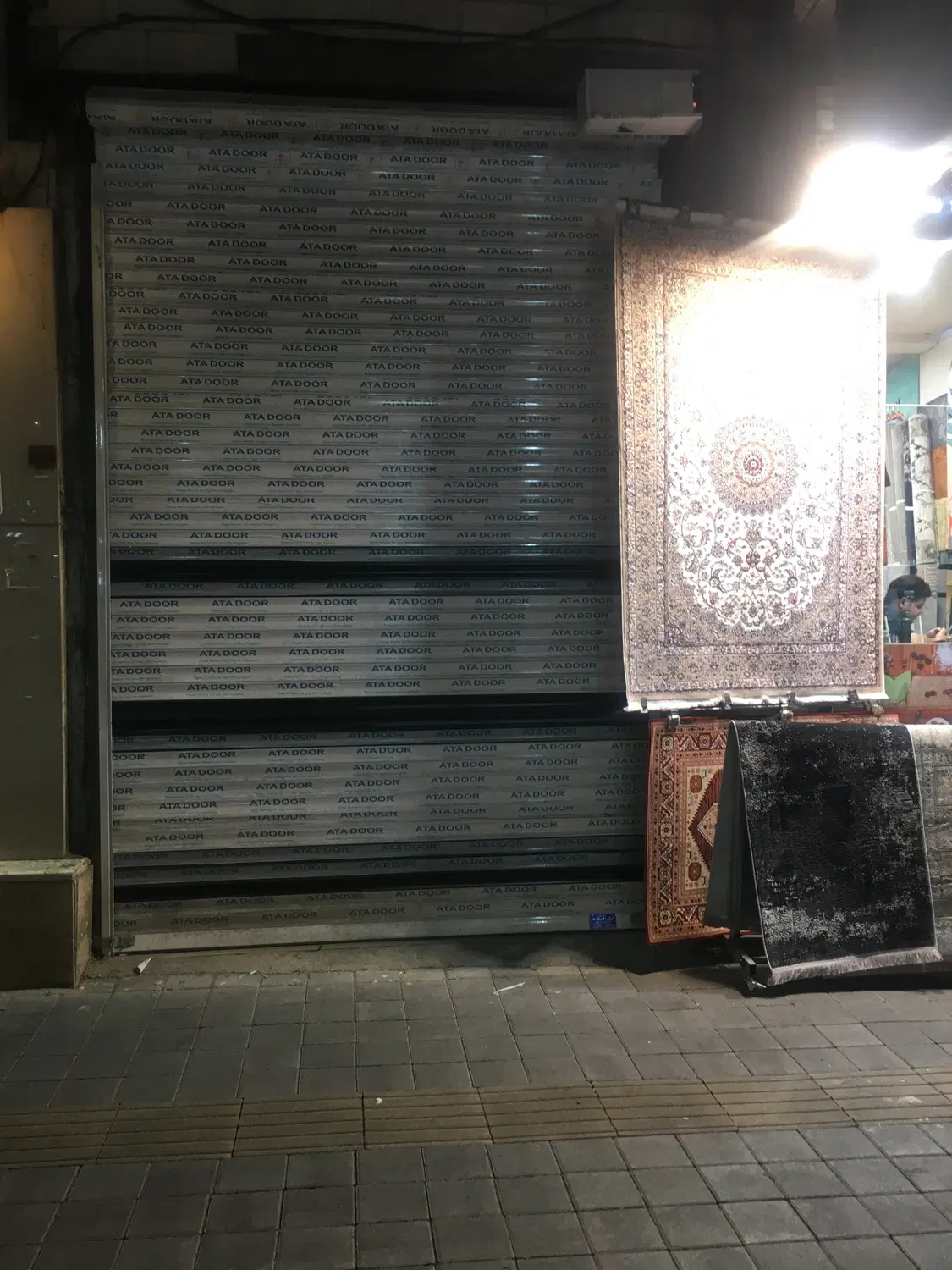 مغازه سر قفلی بر اصلی خیابان خاور