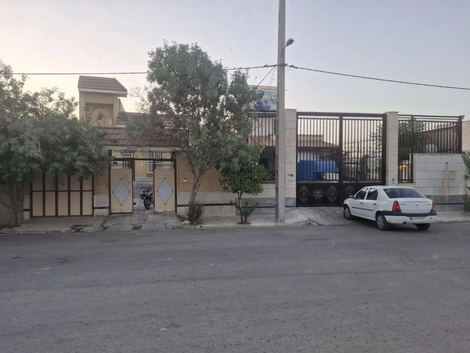 فروش منزل دربنکداران با۳۰۰مترتجاری