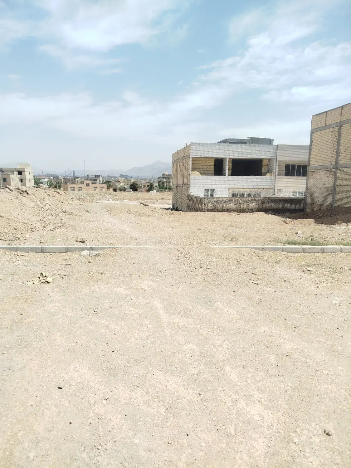 زمین مسکونی شهرک نگین  سده لنجان