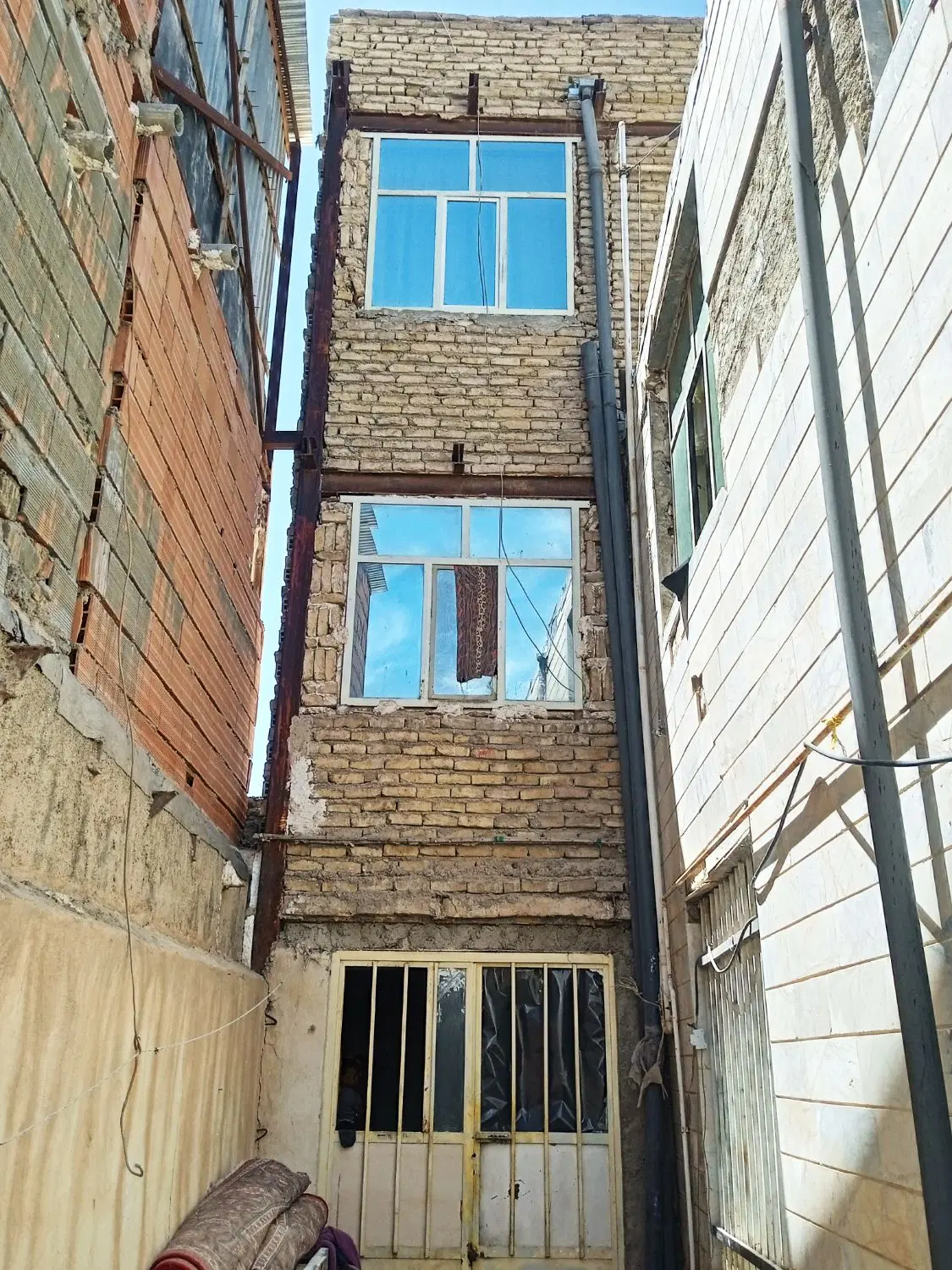 آپارتمان .(سه واحد)باهم به فروش میرسد .