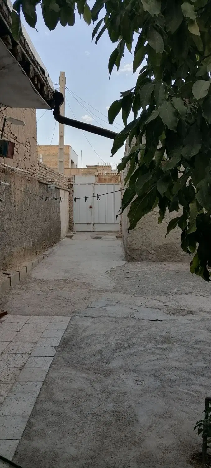 خانه ویلایی قدیمی ۲۳۰ متر