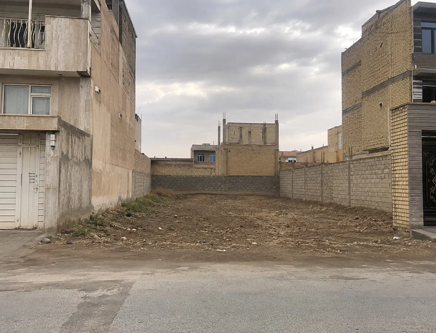 زمین ۱۵۹ متری کوچه بن بست اختصاصی میدان امام علی