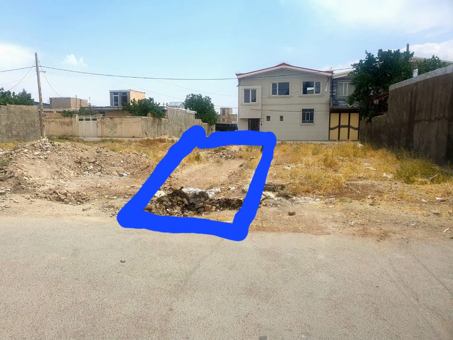 زمین در اشترینان