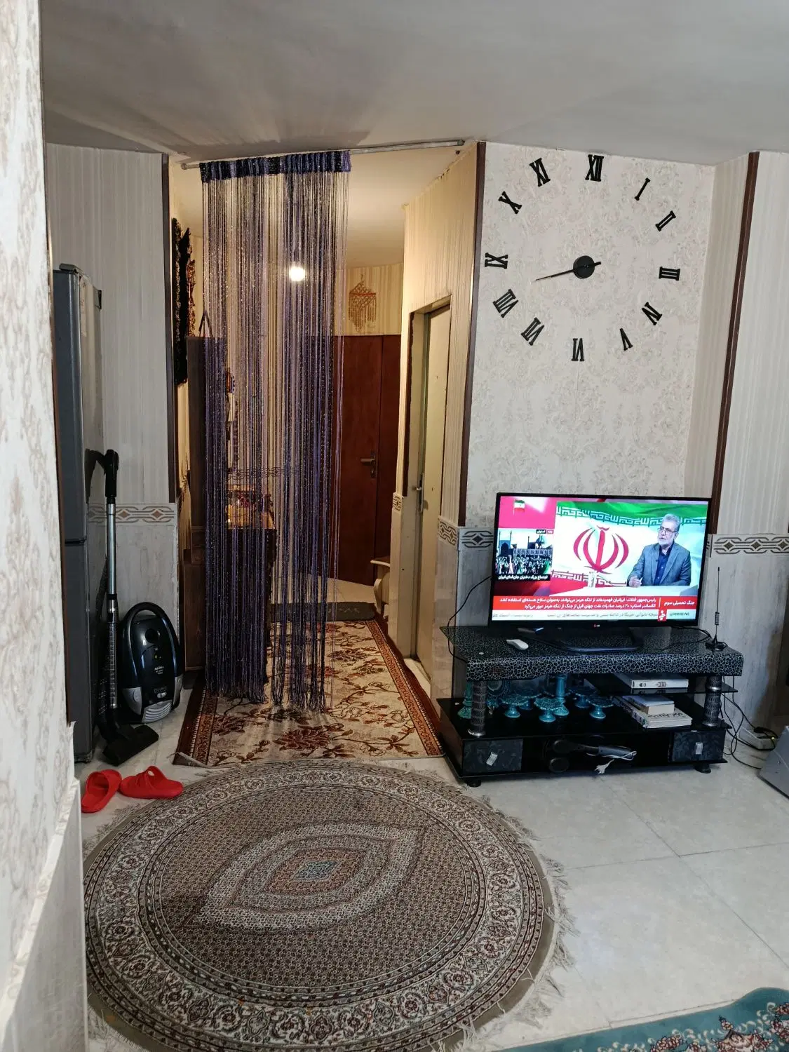 یک واحد آپارتمان هفتاد متری طبقه اول روی همکف