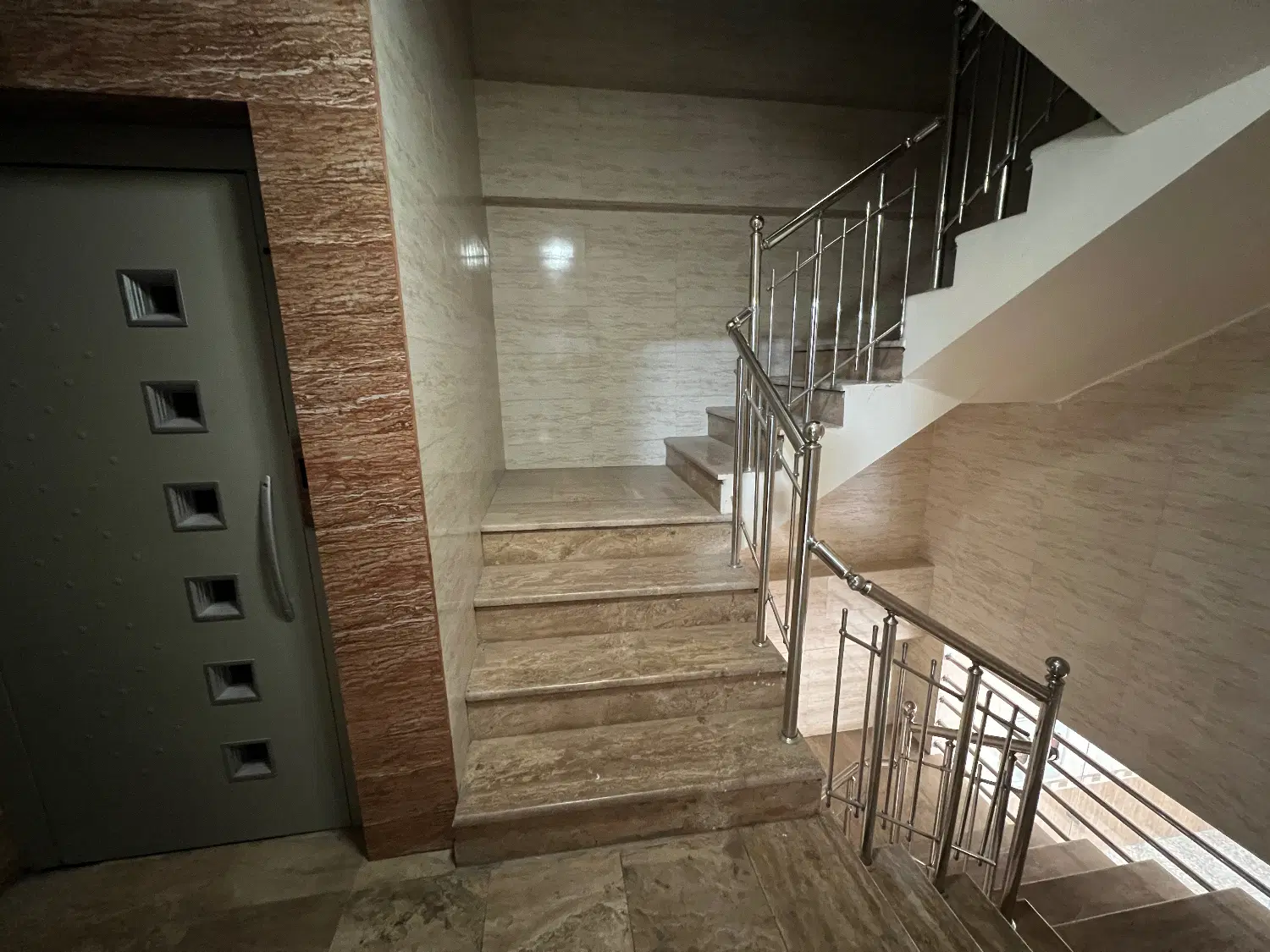 فروش آپارتمان ۱۲۵ متری تک‌واحدی