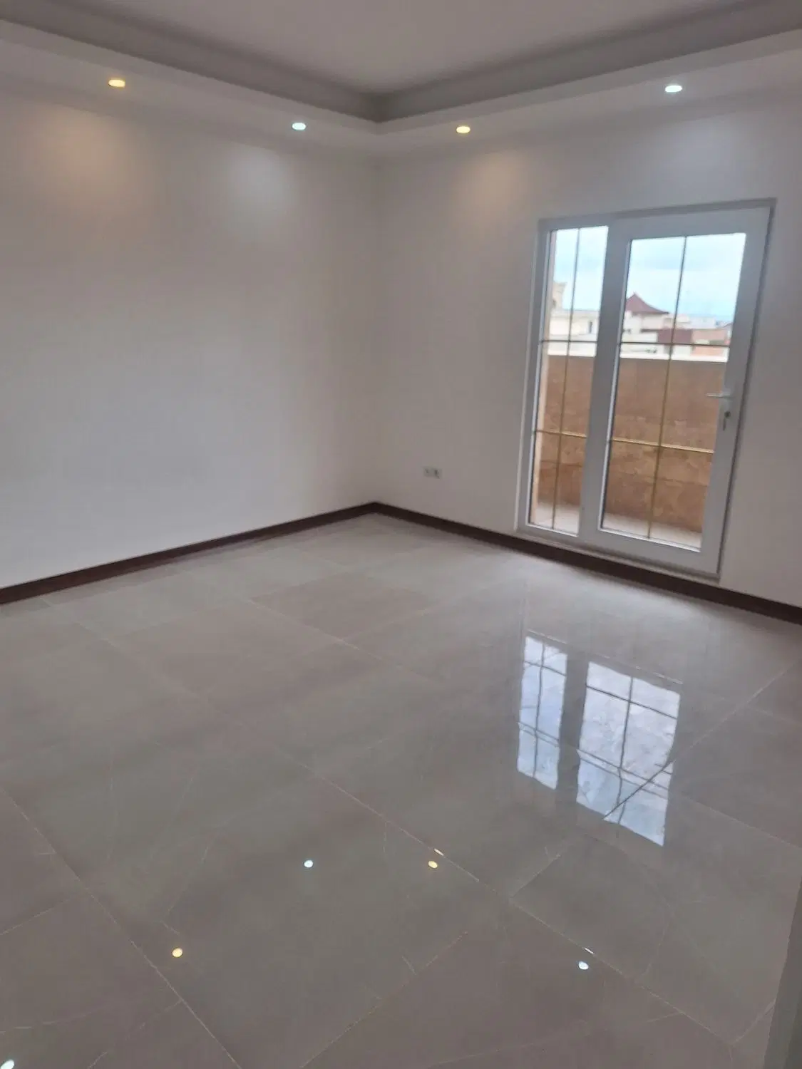 واحد اداری ۱۰۰متری باپارکینگ محدوده کشوری