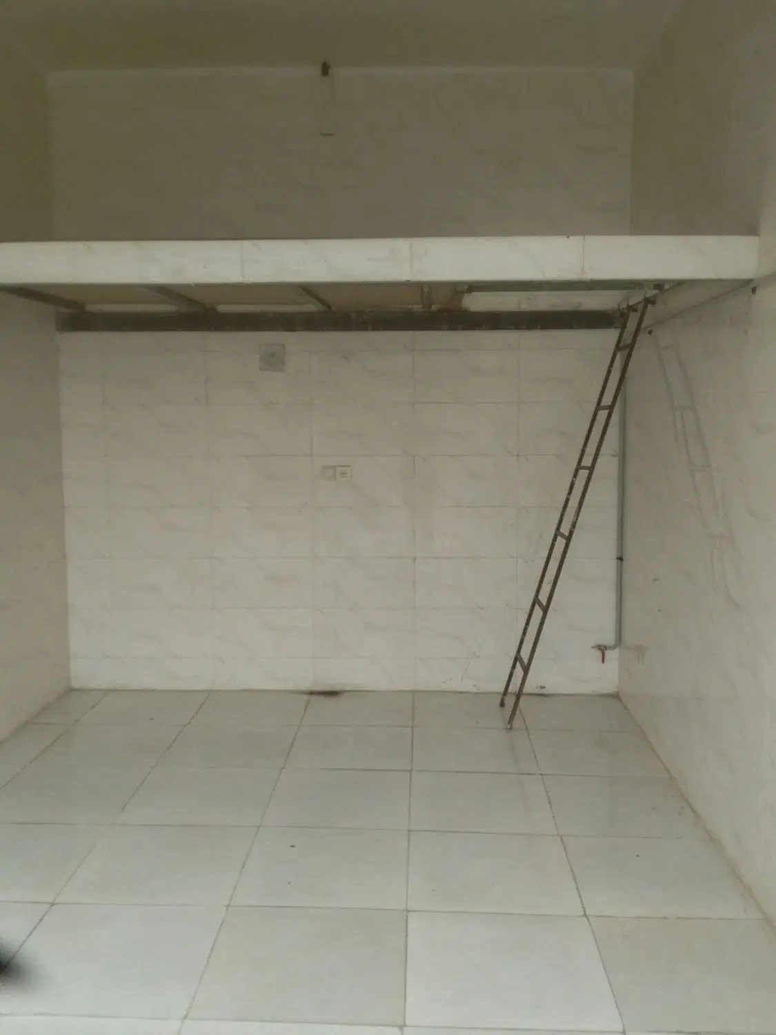مغازه در خیابان اصلی مهدی اباد فروش فوری