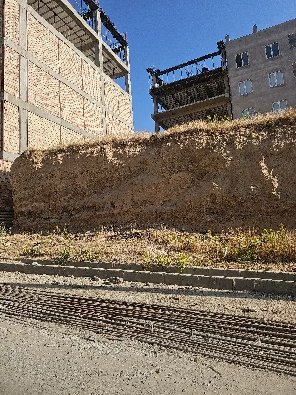 زمین ۱۶ متری احمدی روشن شهریاری