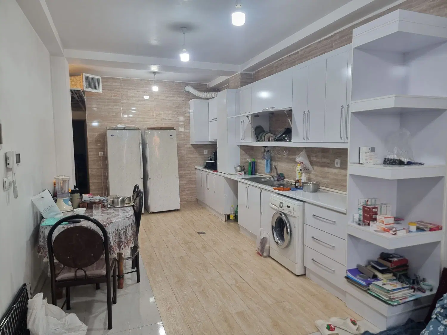 آپارتمان ۱۳۰ متری روبروی بیمارستان عسلیان