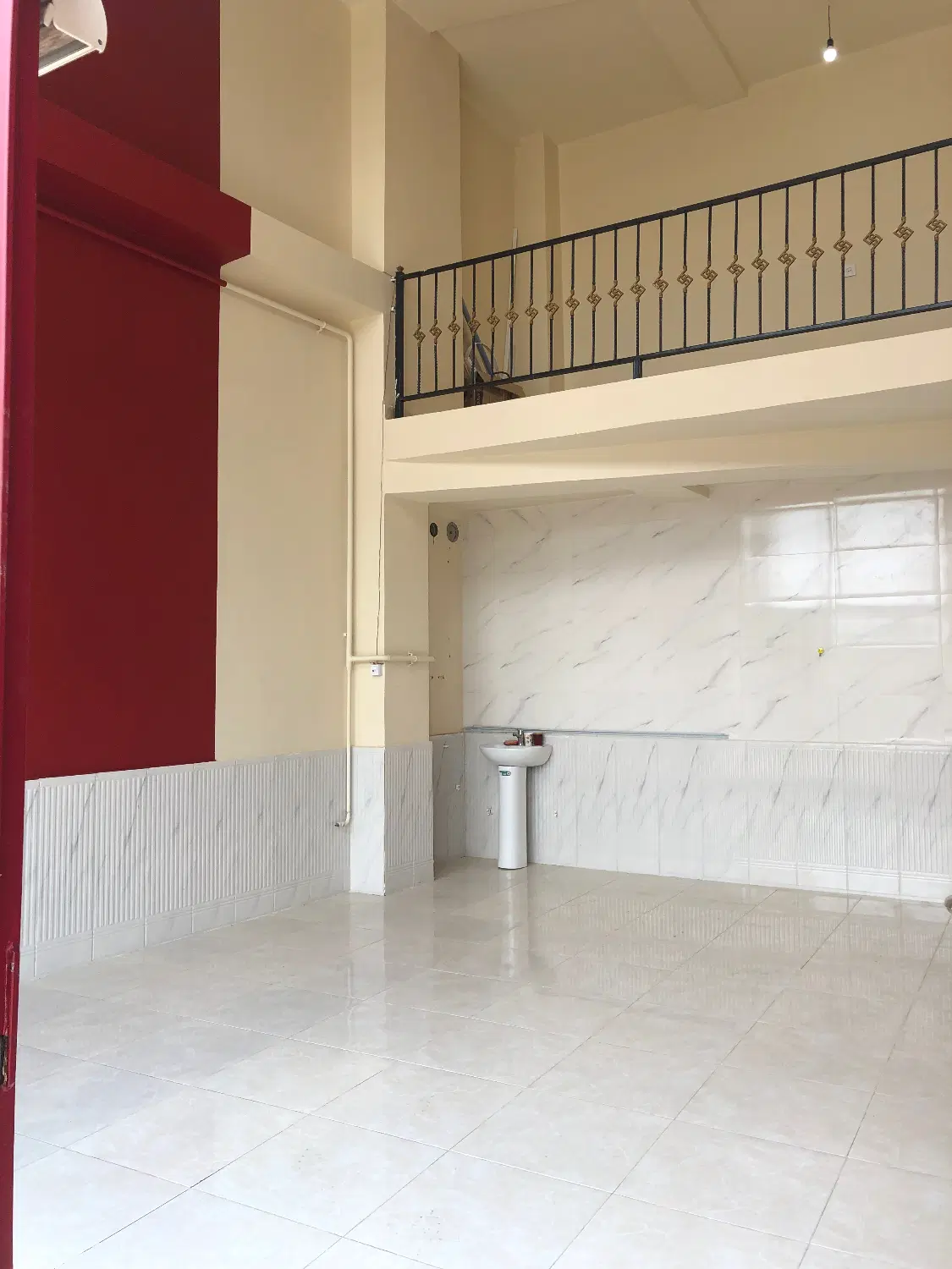 اجاره مغازه بالکن‌دار ۵۳متری