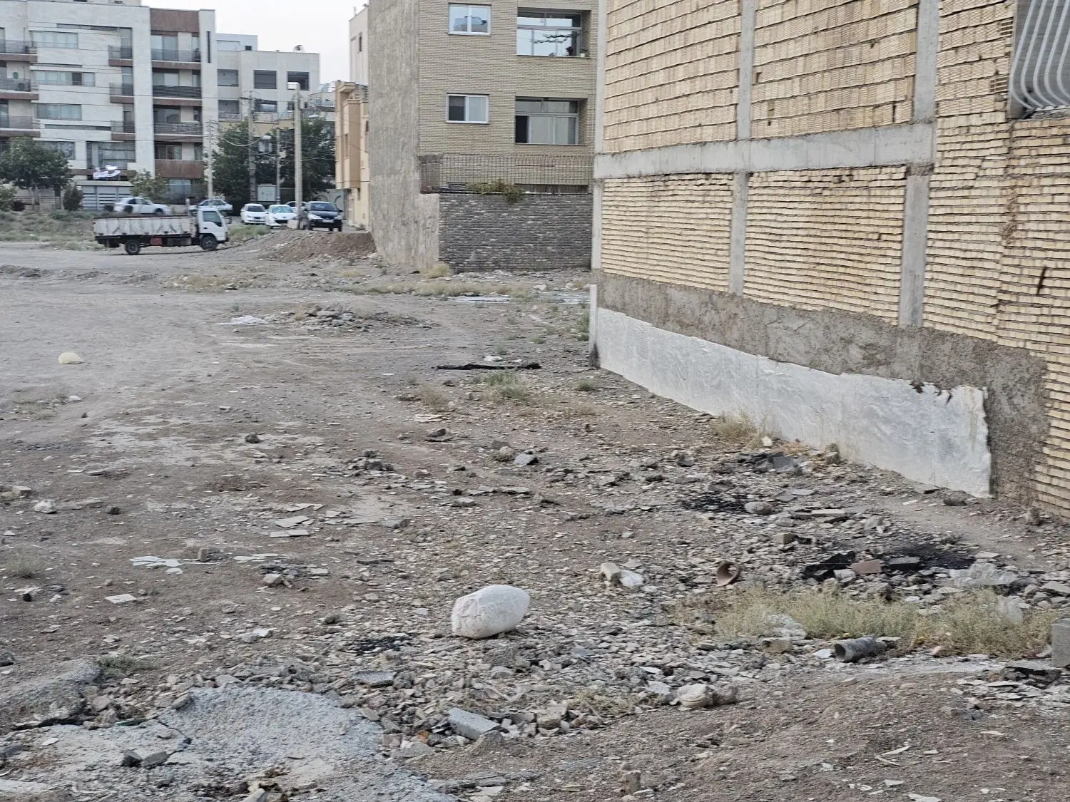 زمین ۲۳۰ متر