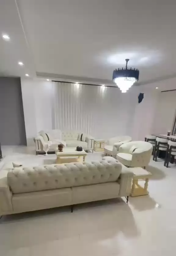 آپارتمان ۱۲۰ متری شهدای گمنام