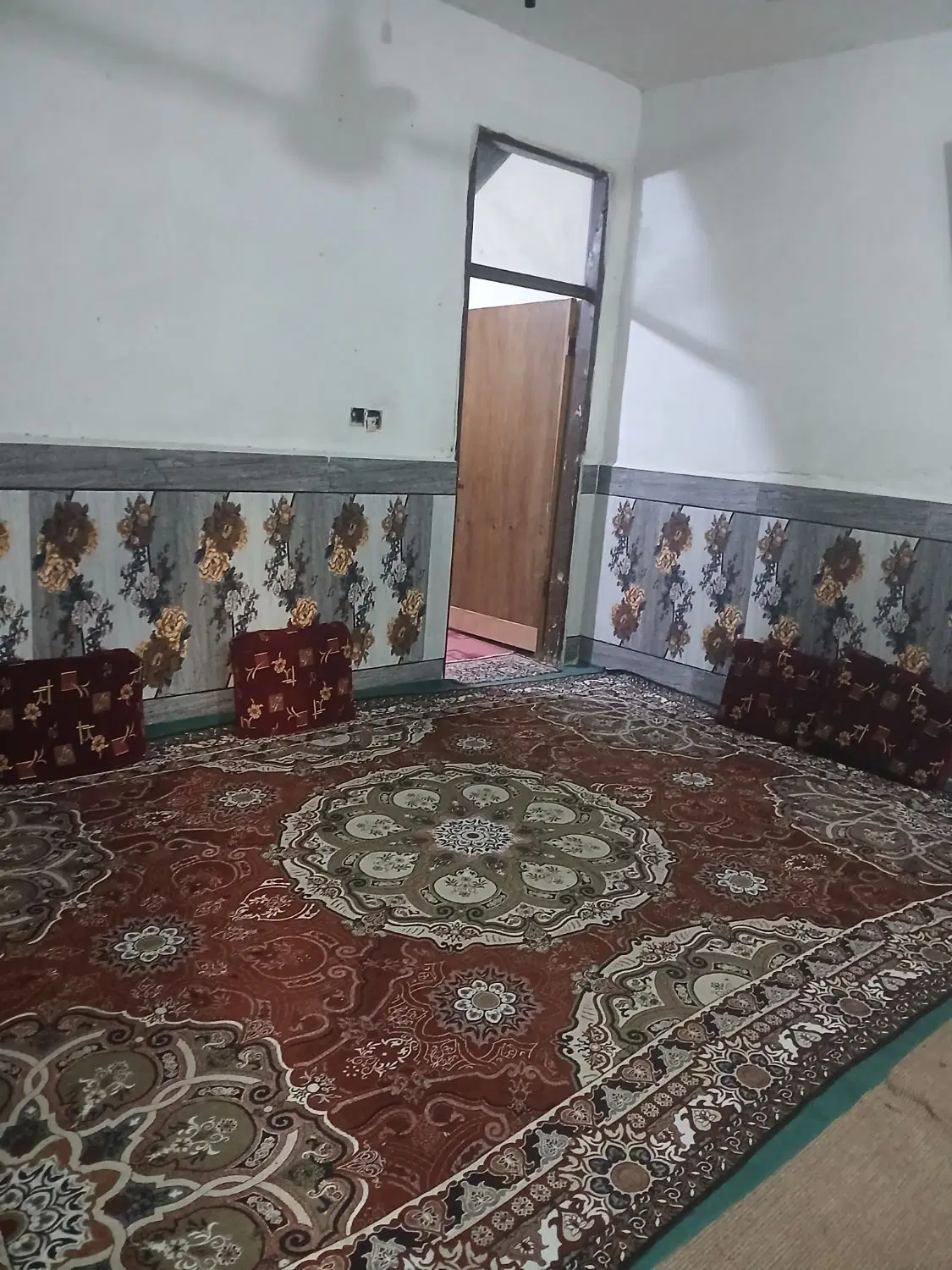 املاک ومسکن یک باب منزل بصورت توافقی به فروش میرسد