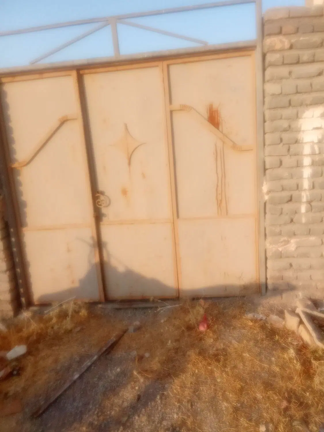 زمین چهار دیواری