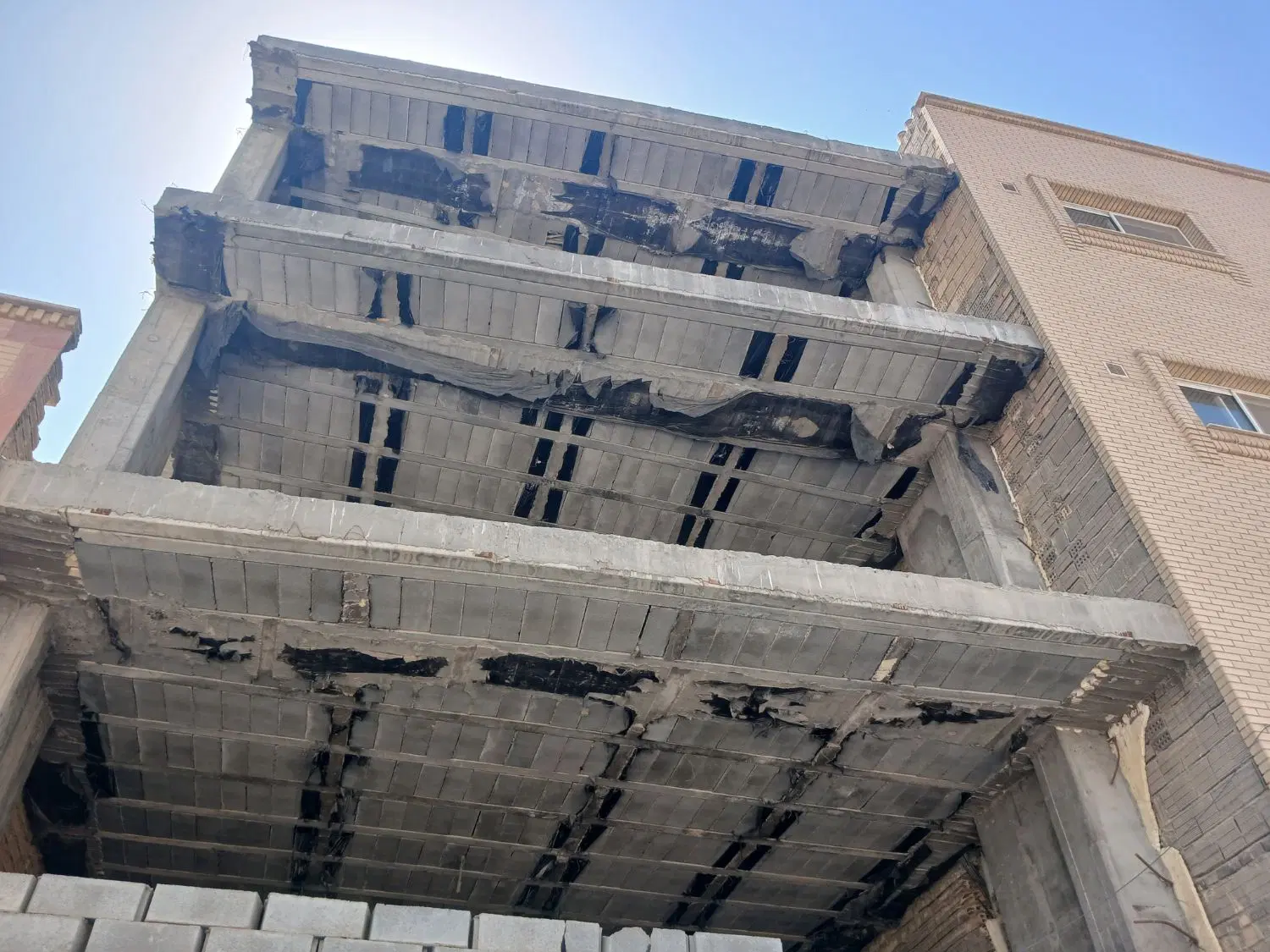 ساختمان با سقف و ستون ( اسکلت )