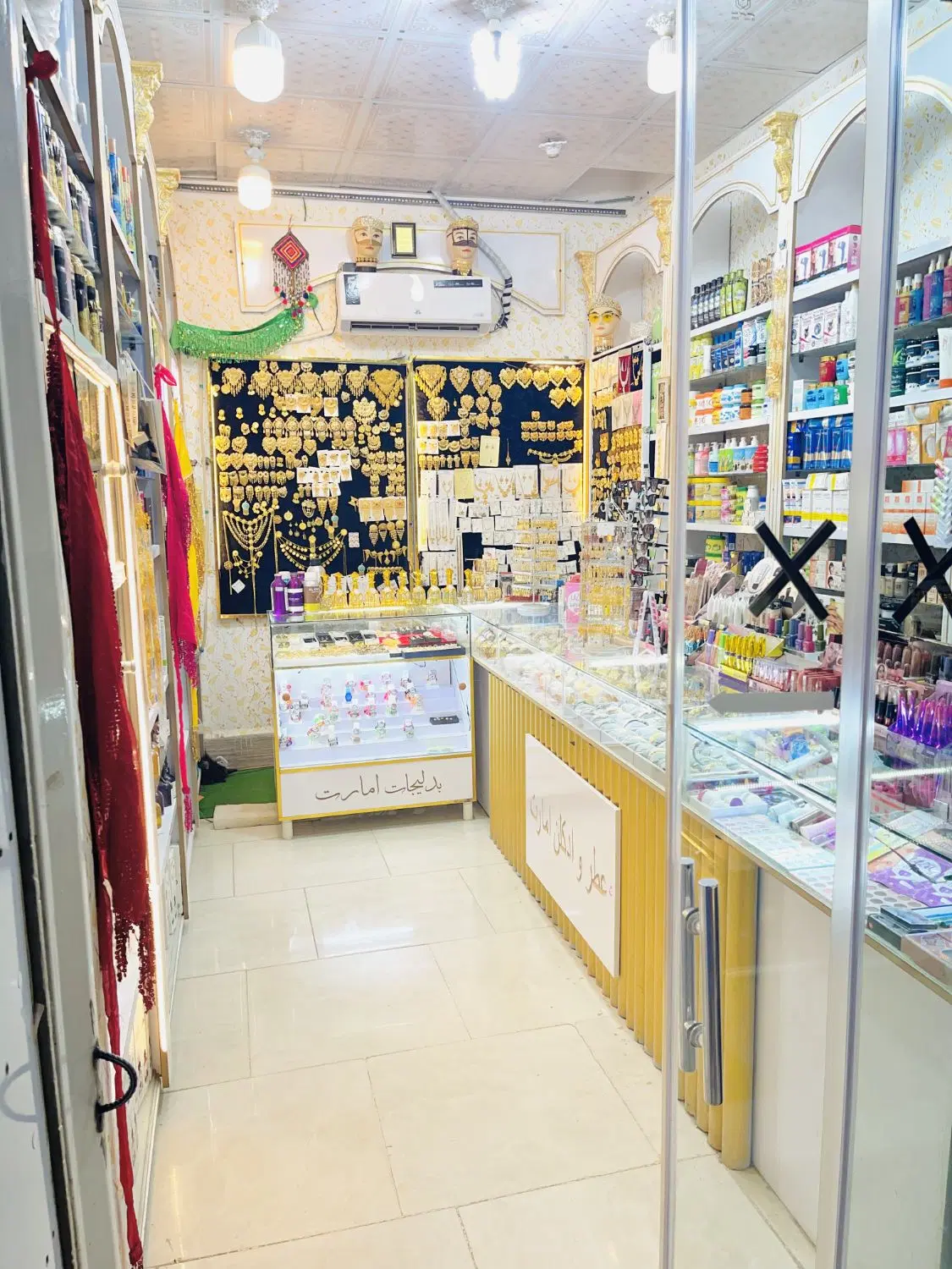 واگذاری مغازه آرایشی و بدلیجاتی ساعتی شیک