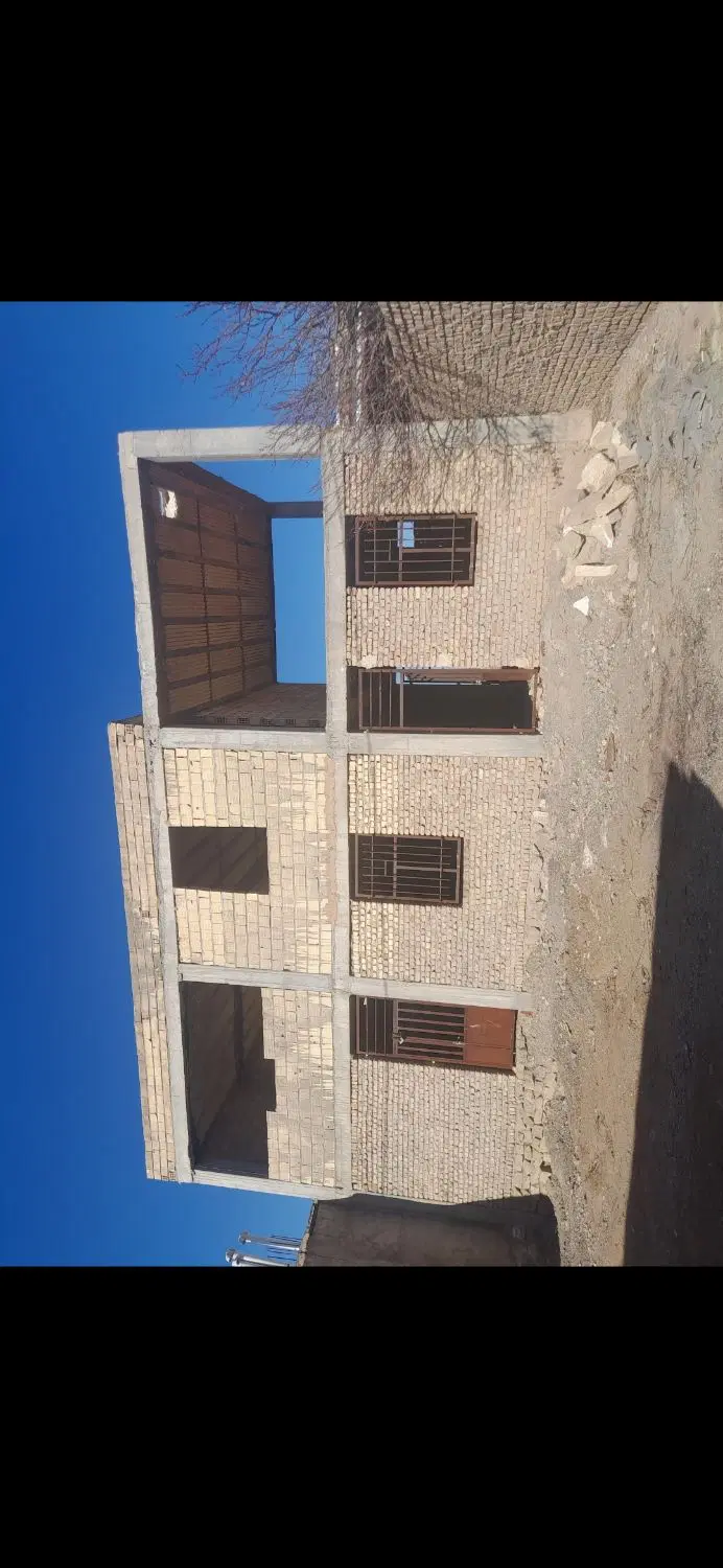 دوطبقه نیمه کاره در روستای مزور
