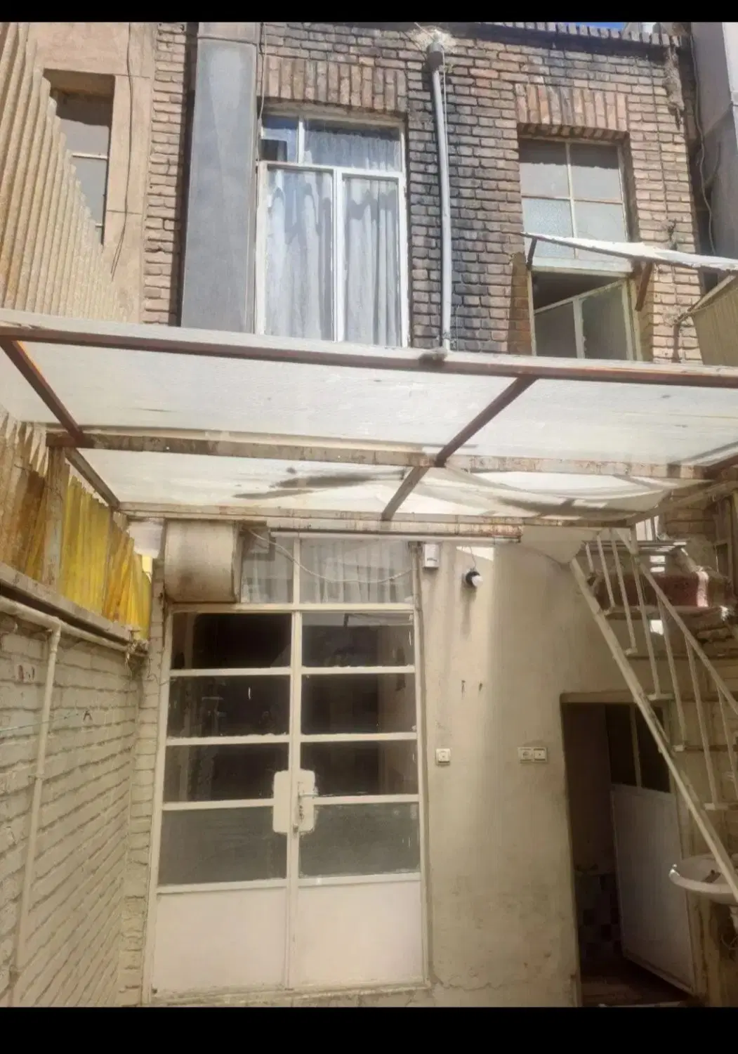 ۲طبقه دربست با حیاط
