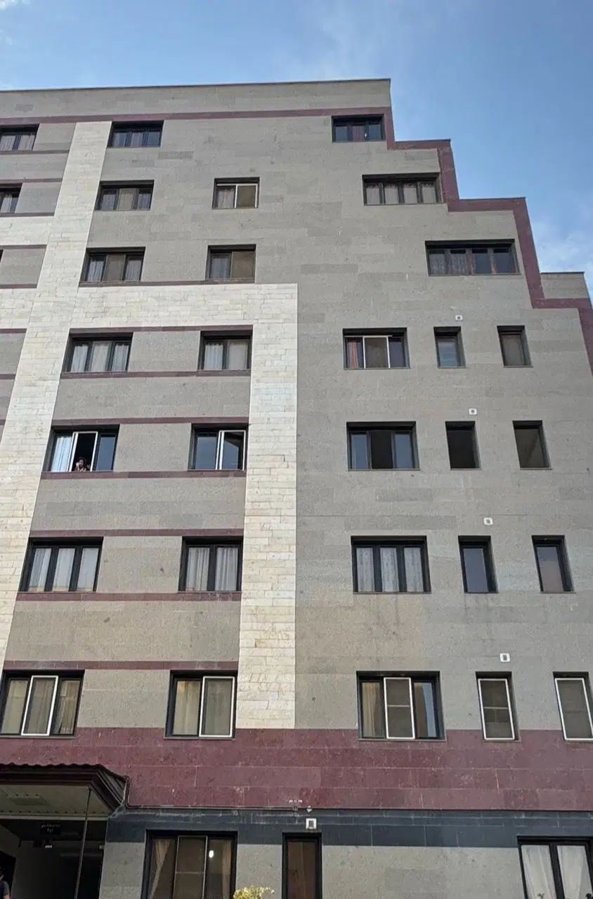 کاشانی ، بهنام *** 80 متر 2 خواب فول امکانات تخلیه