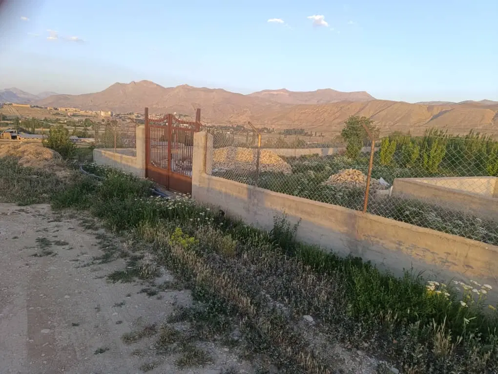 زمین ۲۳۰۰ متر