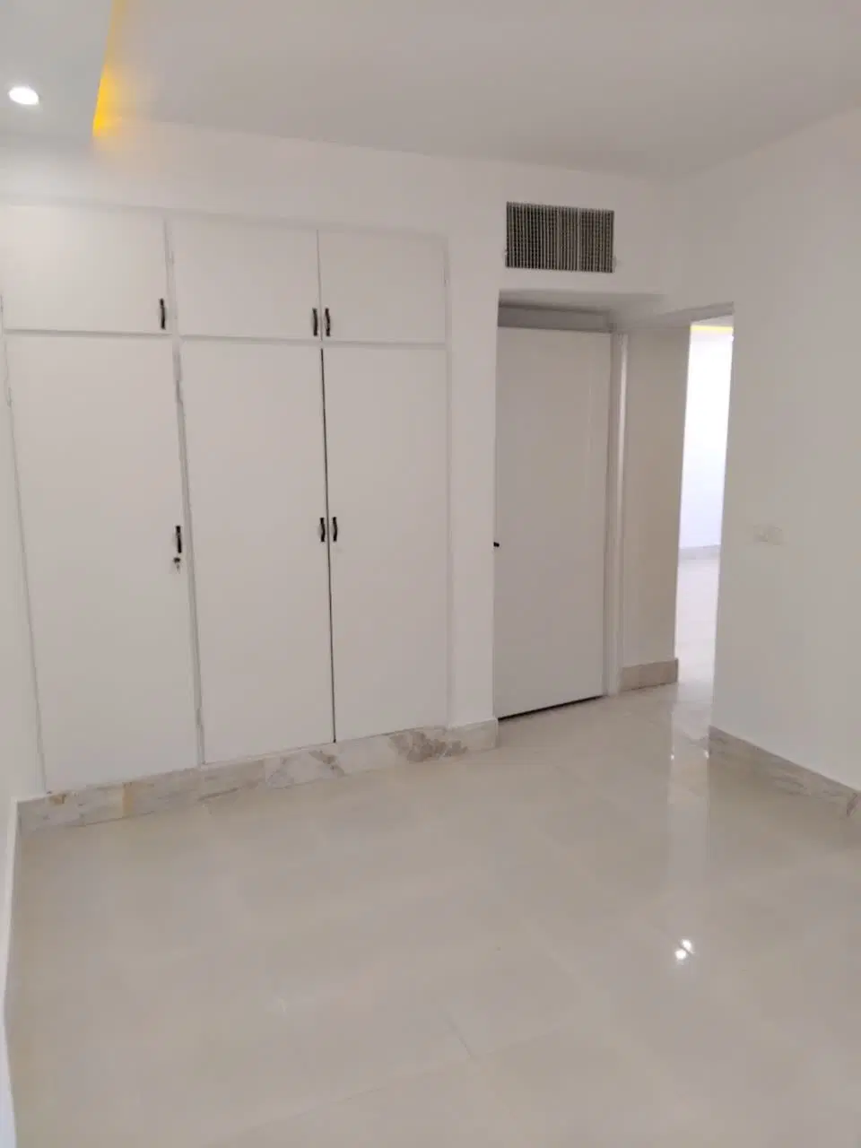آپارتمان ۹۰ متر فول امکانات با پارکینگ