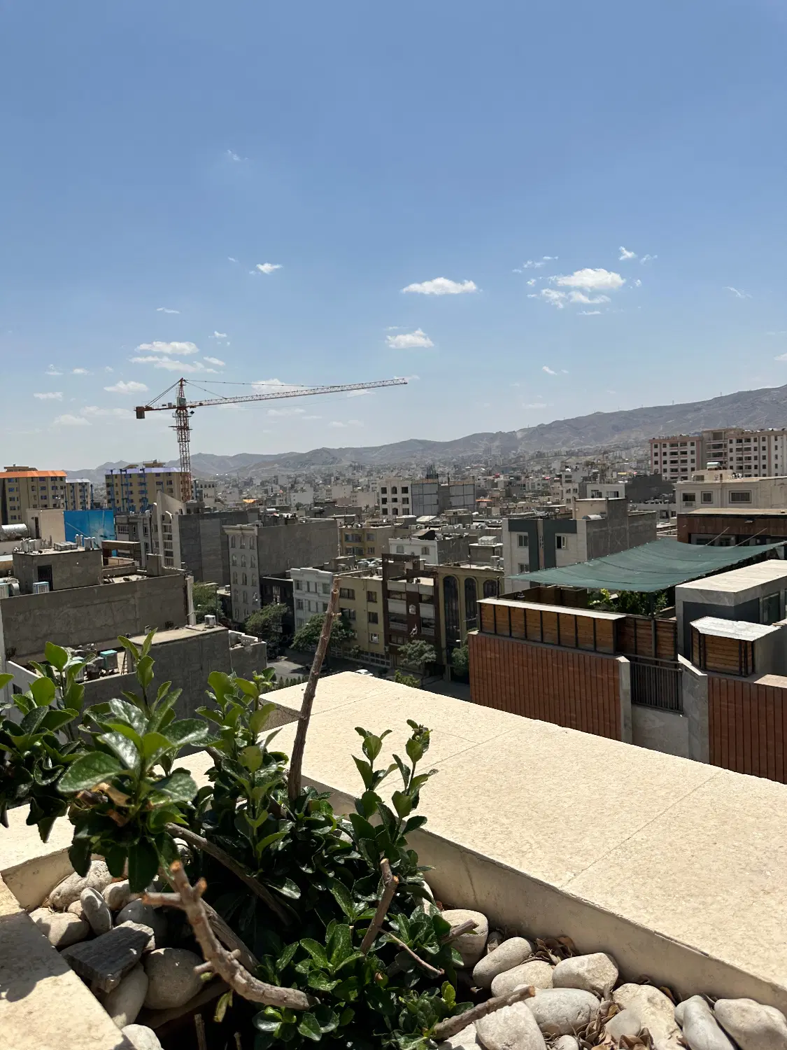 ویلایی۲۵۰متری عرض۱۰شمالی با۳طبقه بنا(ملک آباد)