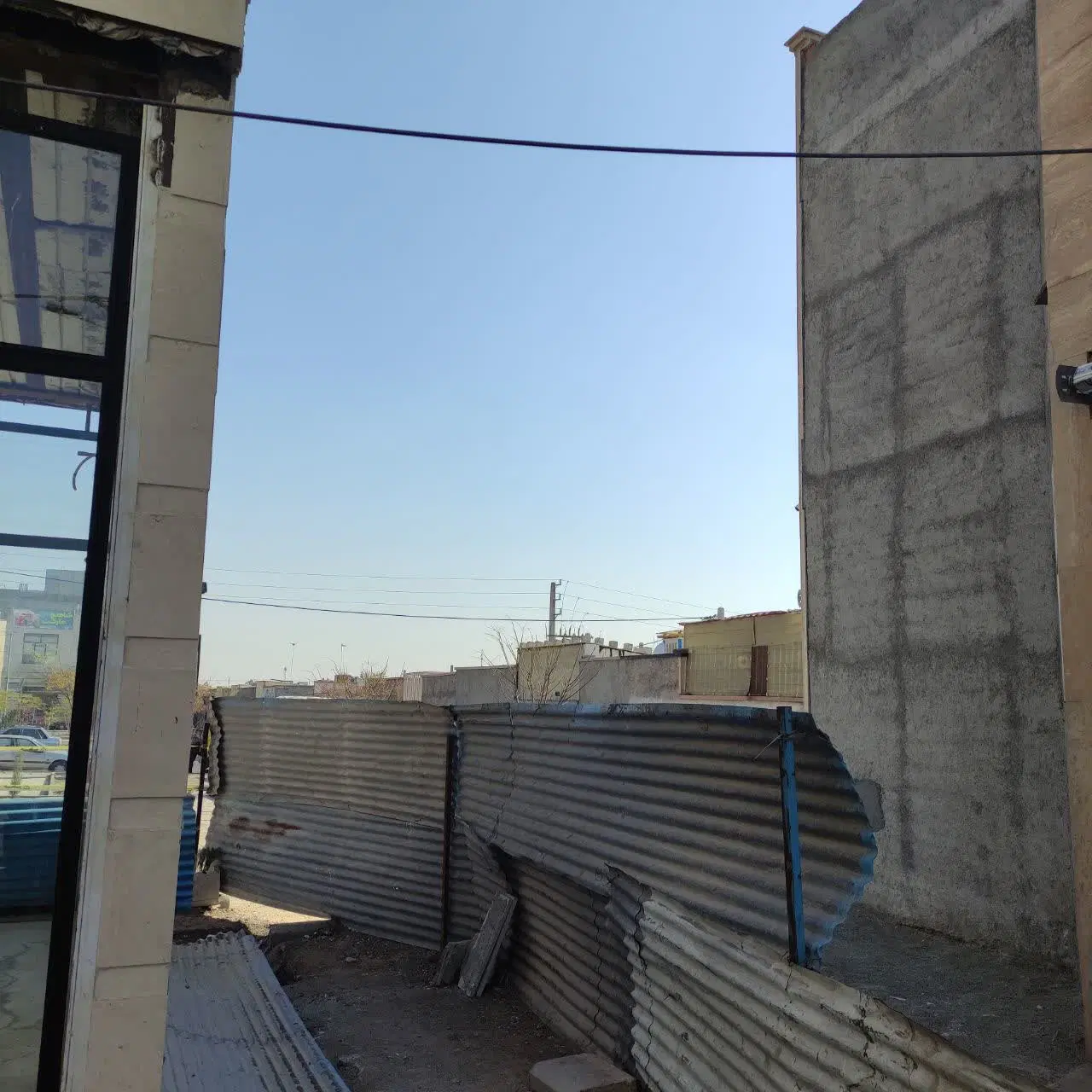 ۲۸متر زمین تجاری با زیر زمین ۳طبقه