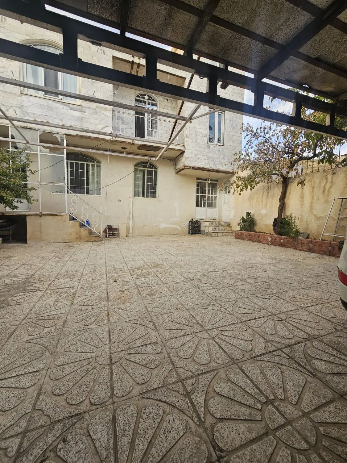ویلایی ۲ نبش شمالی کشاورز