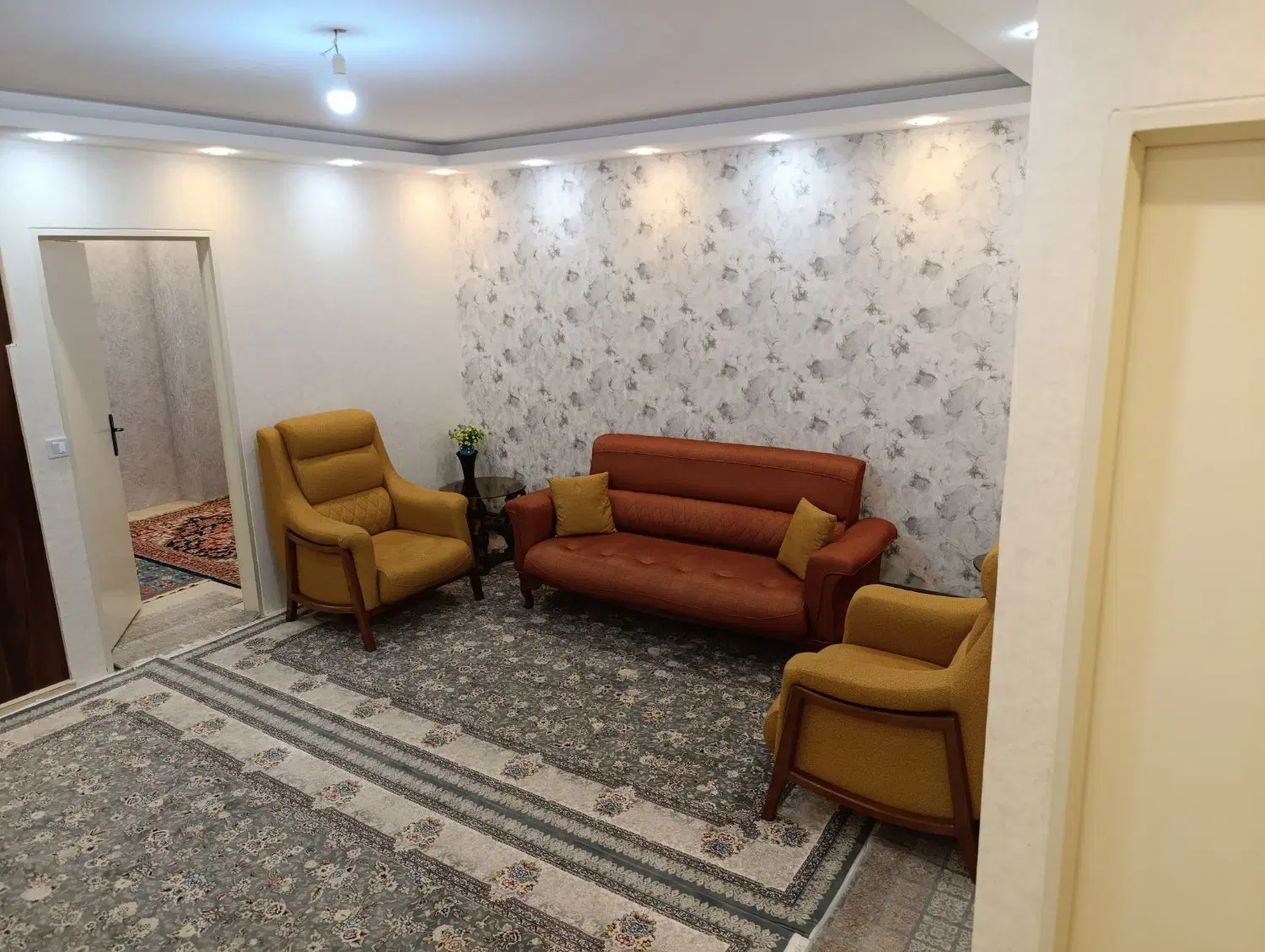 ۶۵متر دوخوابه.خوش نقشه.فول بازسازی.اسانسور.پارکینگ