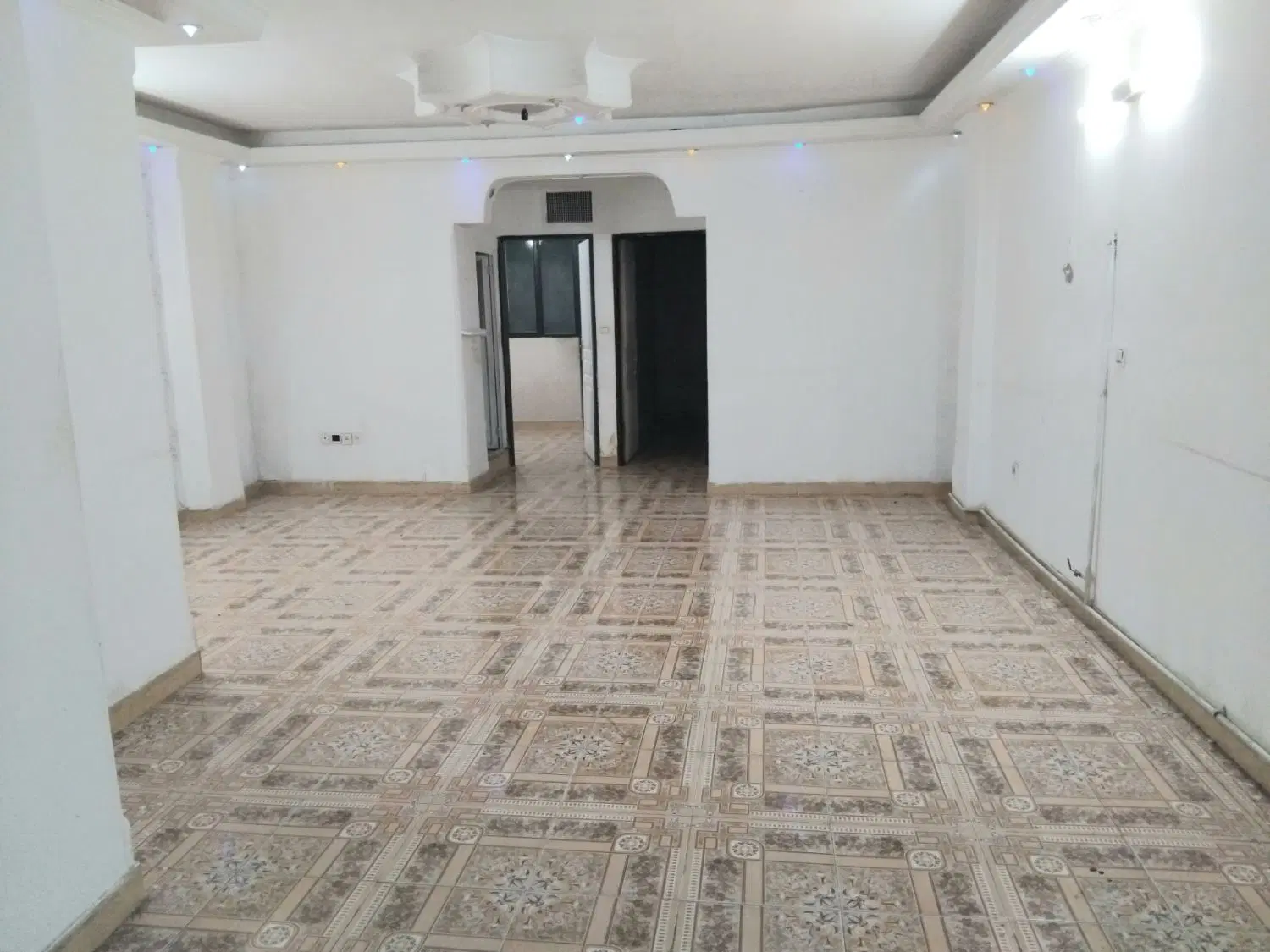 آپارتمان ۱۲۰ متری شهرک دو خواب طبقه سوم