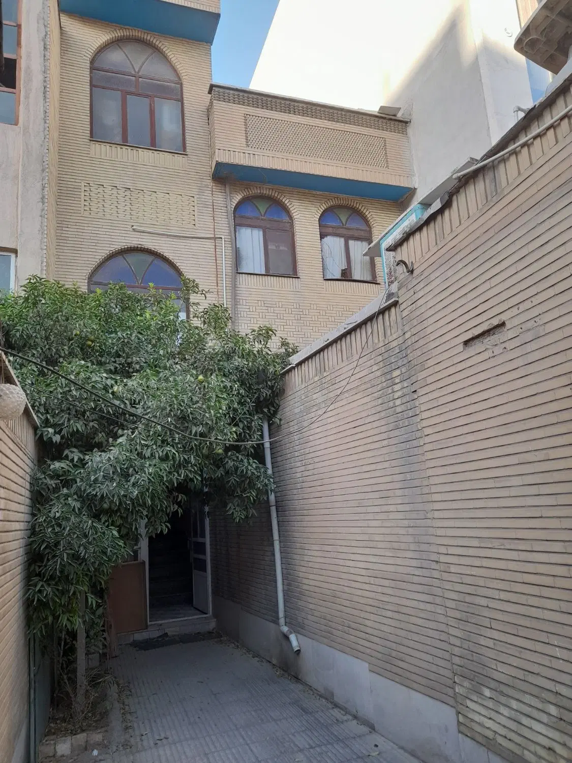 ملک تجاری مسکونی بر خیابان افسریه