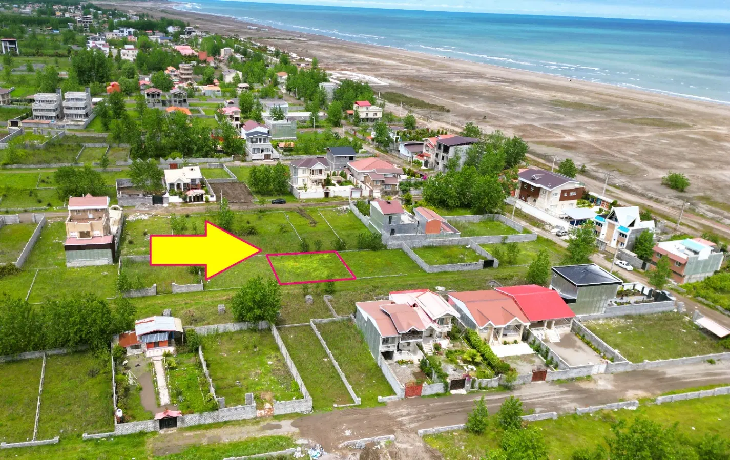 زمین ساحلی خوشقواره و مستطیل و ویویی بینظیر