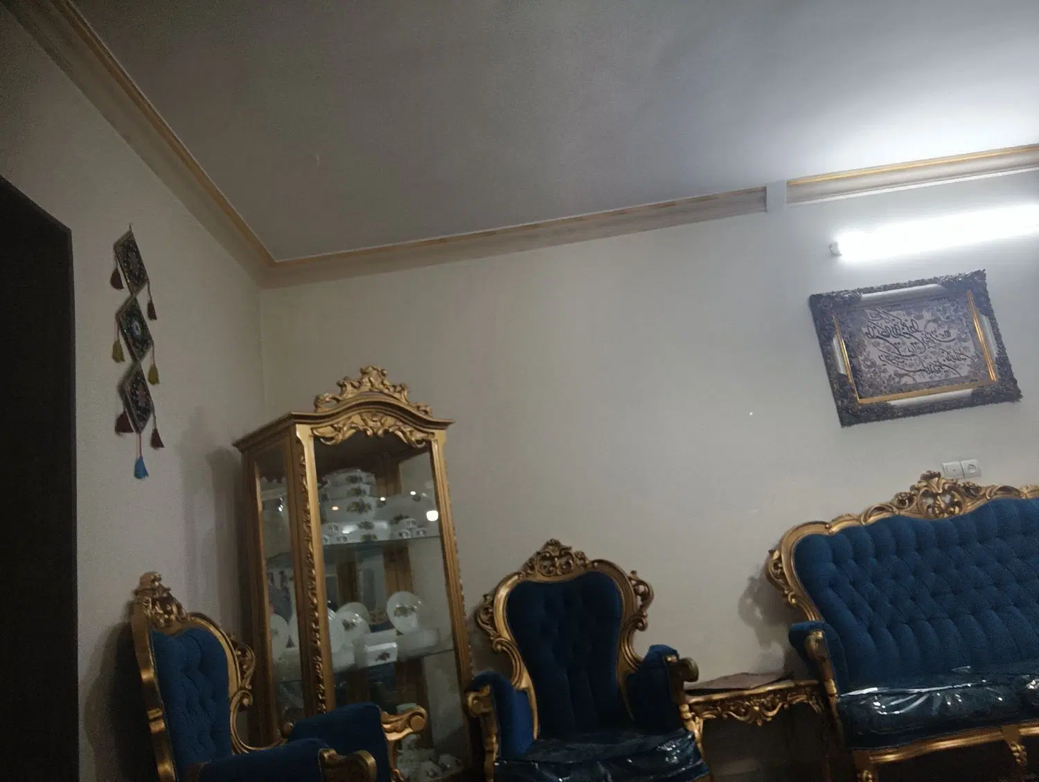 آپارتمان دوخوابه طبقه اول حاشیه خیابان