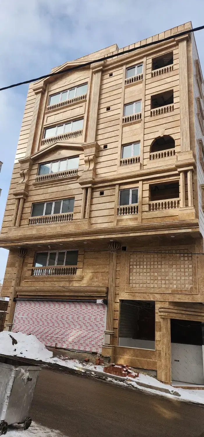 واحدخام۱۳۴متر۳خوابه مستردار درشهرک دادگستری