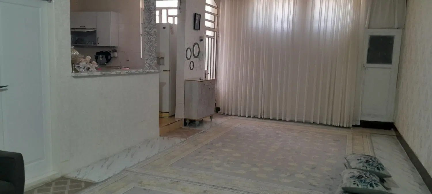 خانه طبقه بالا تمیز