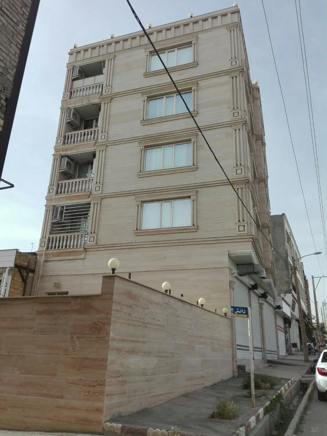 نیاوران طبقه سوم فول با پارکینگ و آسانسور 170 متره