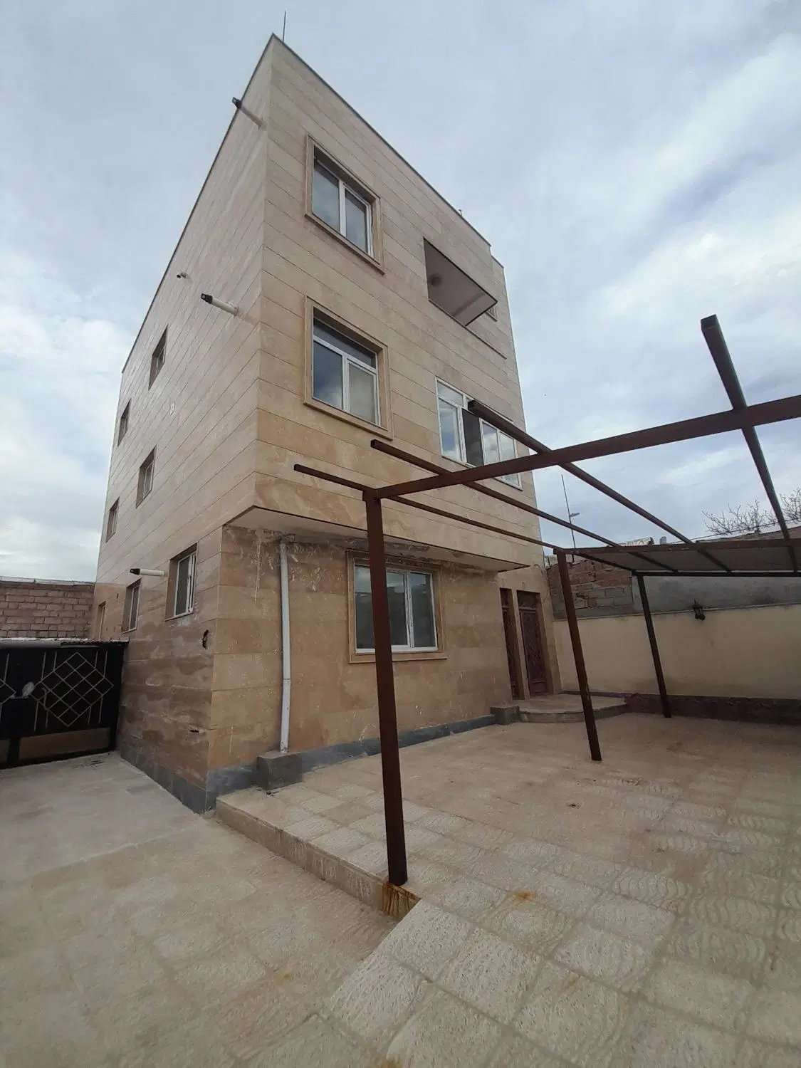 آپارتمان تک واحوه نورگیر نورگیر حیاط دار