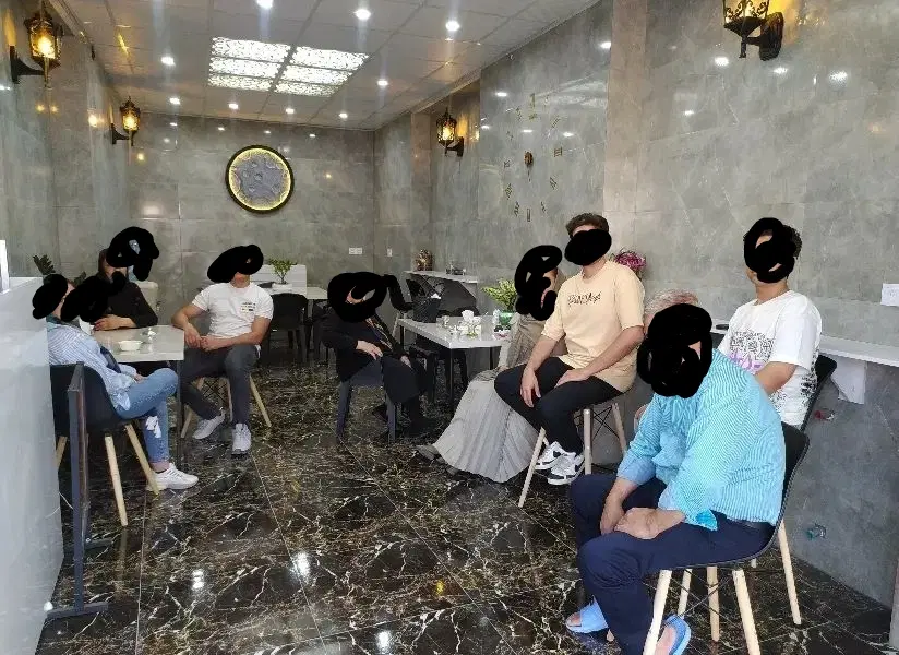 مغازه فست فود ، سالن آرایش و ...