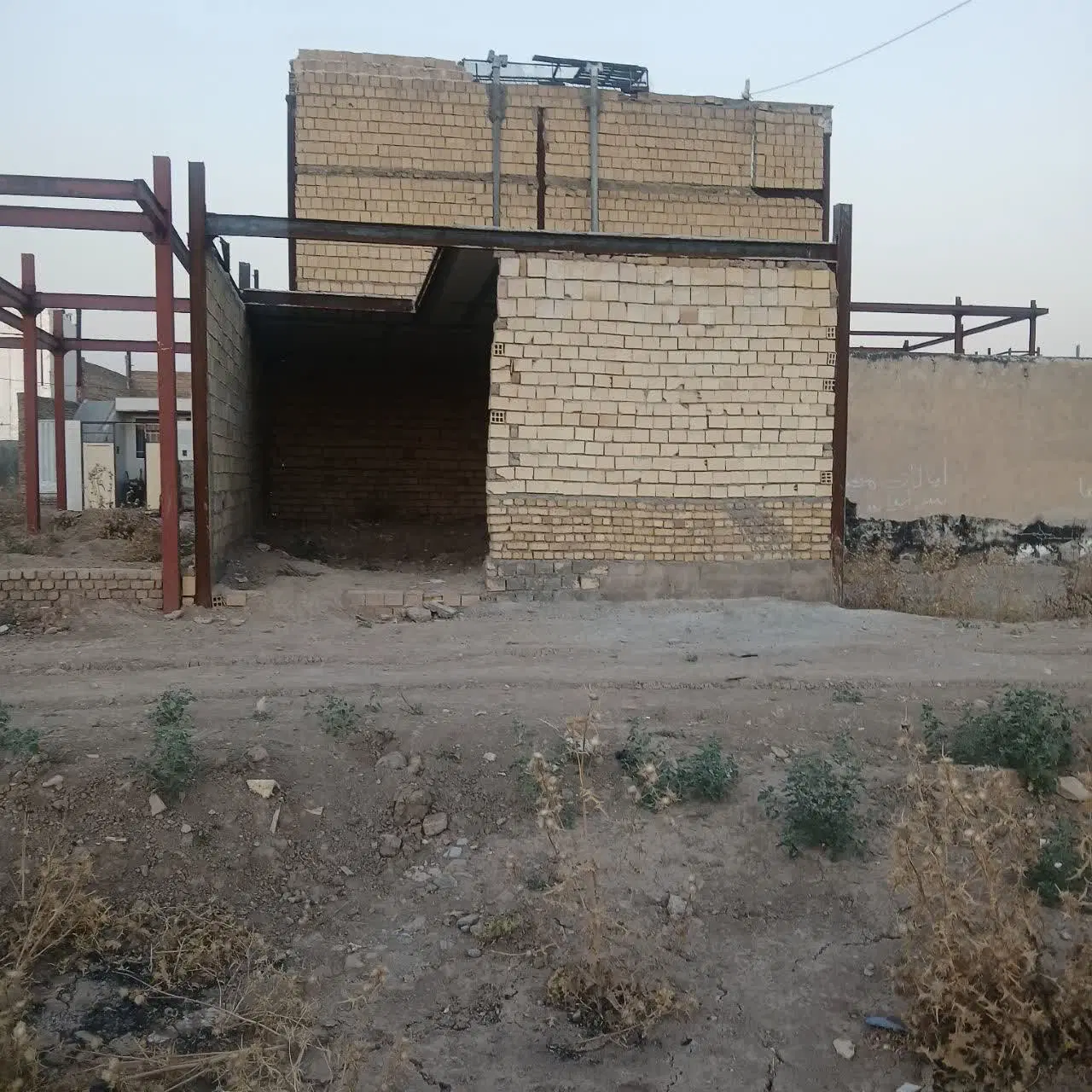 خانه نیمه ساز