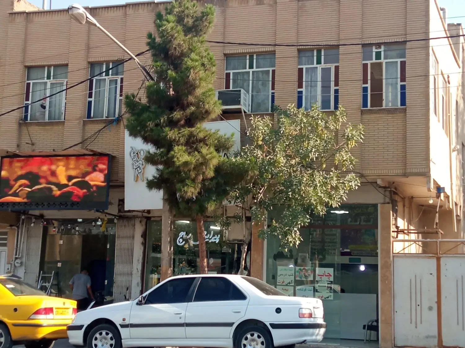 تجاری مسکونی ۴۷۰ متر زمین با ۱۴۵ متر تجاری