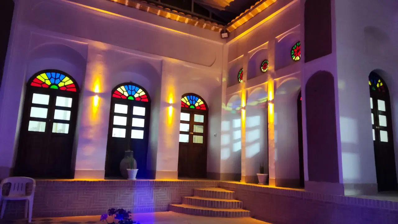 عمارت قجری چلچراغ هرند