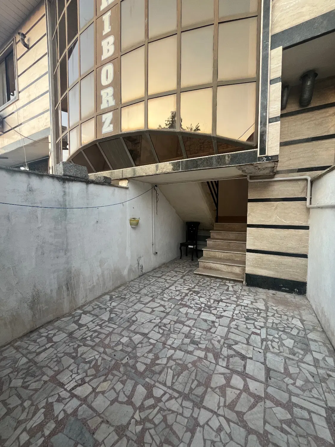 واحد ۶۸متری _ پارکینگ راه جدا