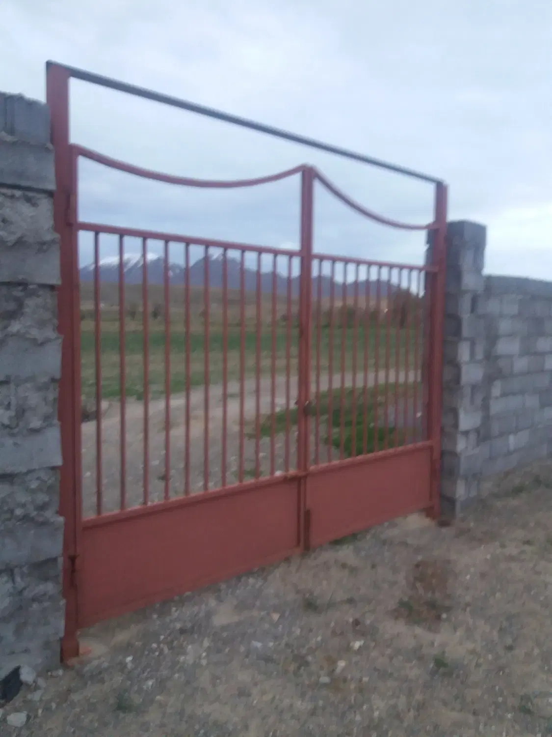 ۱۳۰۰ متر دیوارکشی حشمتیه