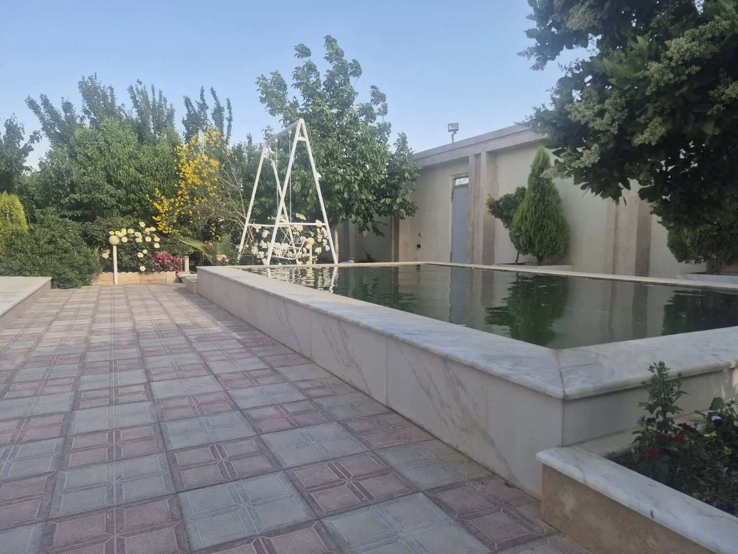 فروش باغ ۹۵۰ متری بر خیابان ۲۰ متری