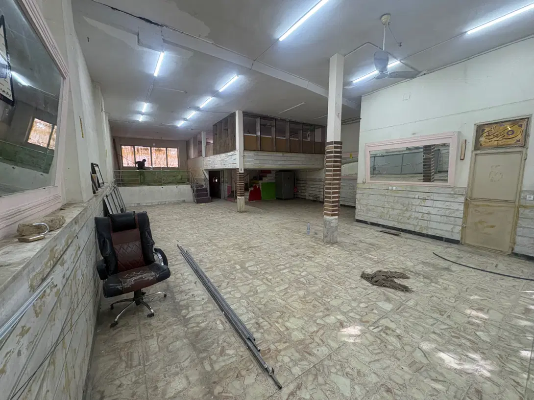 مغازه بر خیابان ۲۰۰ متر