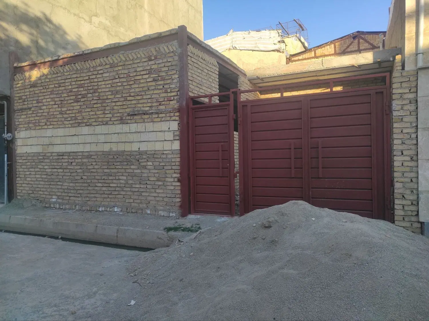 ساختمان نیمه کاره