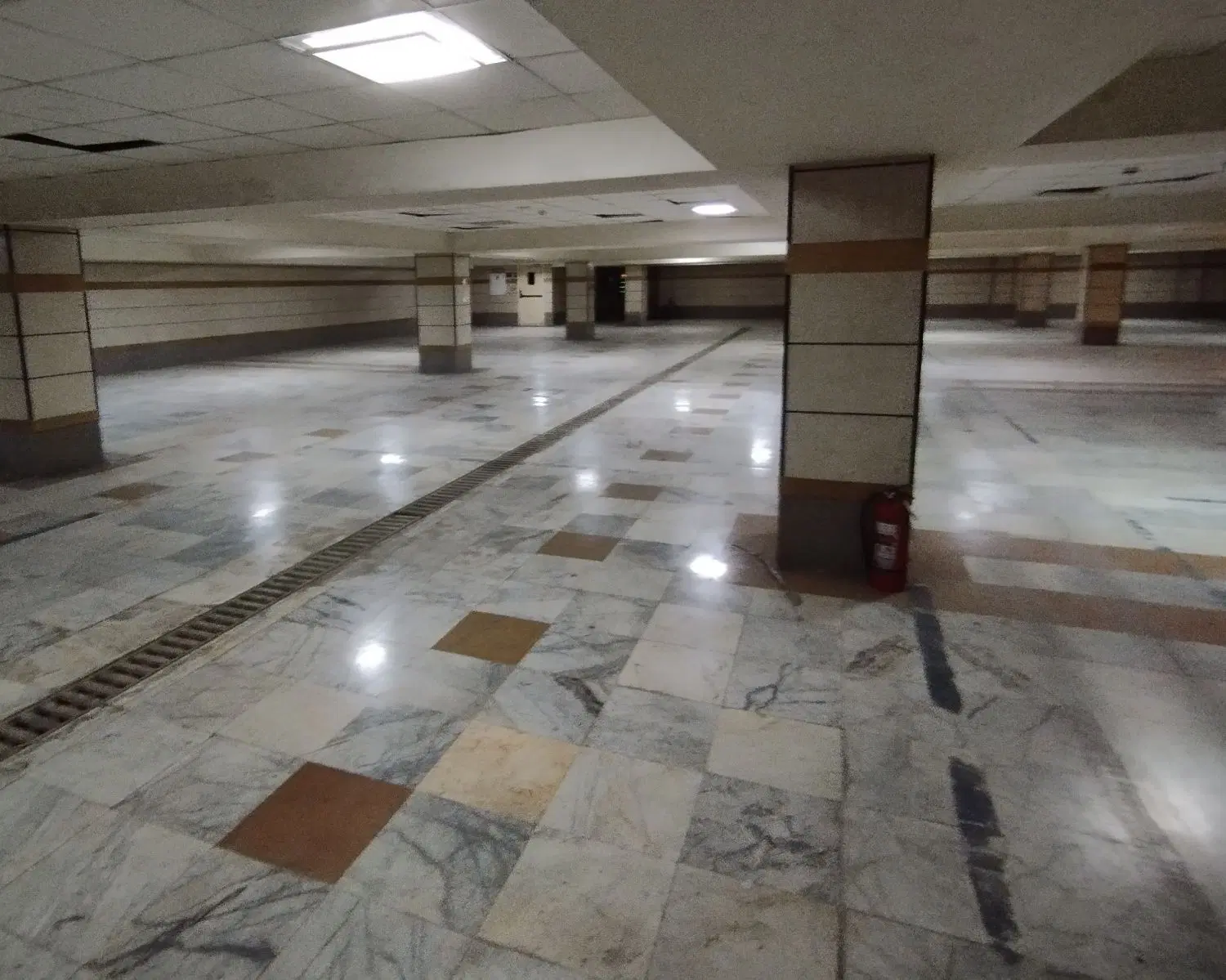 اجاره پارکینگ عمومی با ظرفیت ۱۸۰ دستگاه خودرو