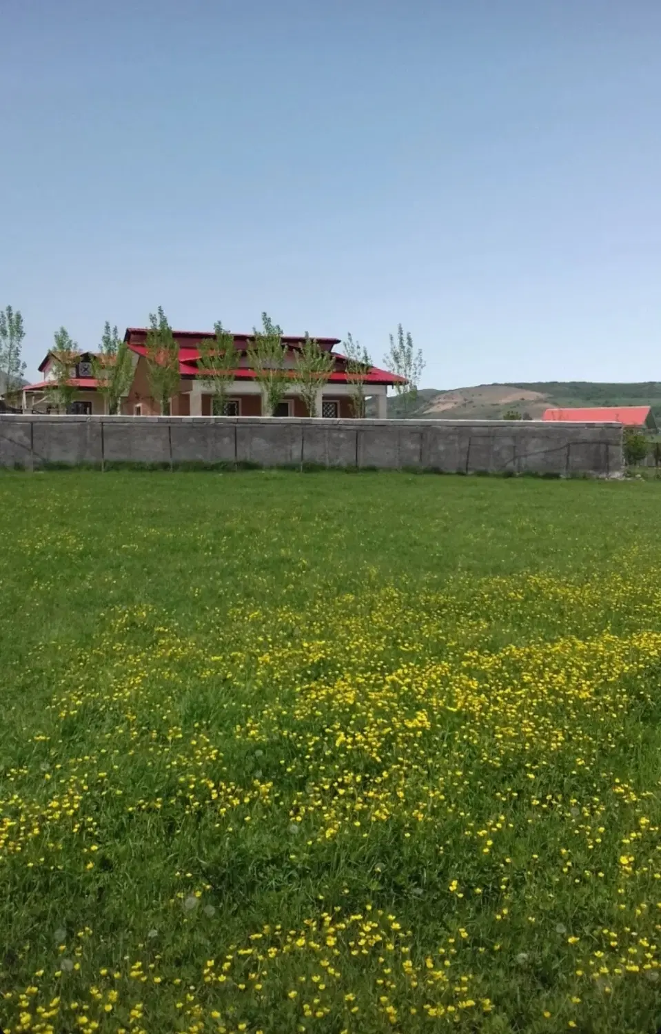زمین تاپ در روستای بالای ارتفاعات سیاهکل